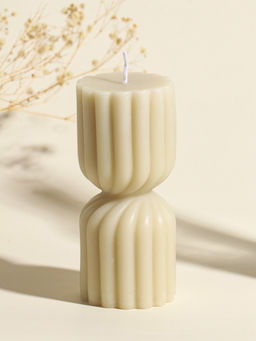 Свеча интерьерная "Афина" сливочная 6х6х14 см