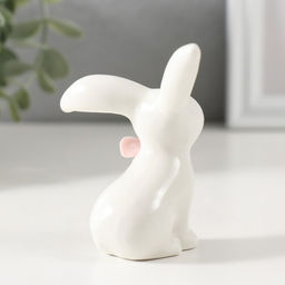 Фигурка керамика «Крольчонок с розовым цветочком», 6.8×4.8×7.9 см