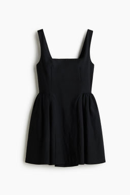 Vestido fruncido con escote cuadrado