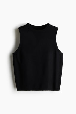 Fine-knit sweater vest