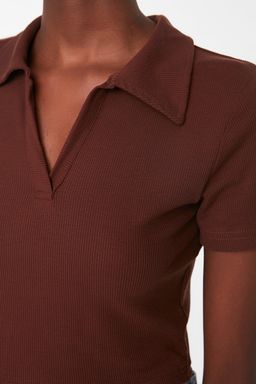 Kahverengi Fitted/Vucuda Oturan Crop Polo Yaka Fitilli Esnek Orme Bluz TWOSS21BZ0038