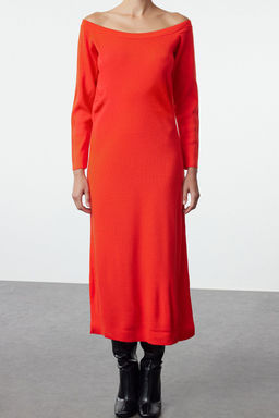 TRENDYOLMILLA K?rm?z? Midi Triko Kay?k Yaka Elbise TWOAW25EL00043  фото 9