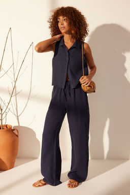 Trendyolmilla Lacivert %100 Keten Kolsuz Bluz TWOSS24BZ00417