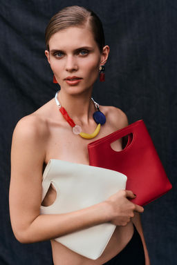 BOLSO DE MANO PIEL / Rojo