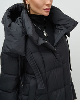 Пальто зимнее утепленное с капюшоном женское черного цвета 7700Ch - Visdeer фото 16