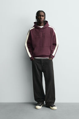 CONTRAST STRIPE PATCH HOODIE