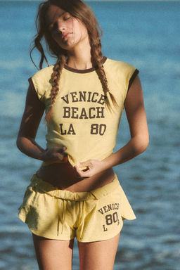 SHORTS FLAM? CORDONES / Amarillo claro