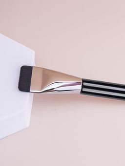 Kristaller Плоская макияжная кисть для нанесения тональных средств и масок, ворс нейлон, черный