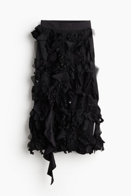 Falda cut-out con aplicaciones