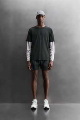 CAMISETA T?CNICA ESTRUCTURA / Negro