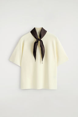 CAMISETA DE LANA MERINO CON PA?UELO DE SEDA