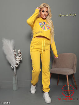 Женский спортивный костюм