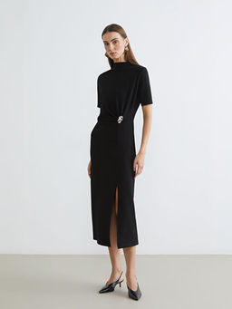 Dik Yaka Toka Detayl? Elbise