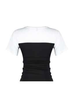 Trendyolmilla Renk Bloklu Fitted/Vucuda Oturan Buzgu Detayl? K?sa Kollu Esnek Orme Bluz TWOSS24BZ00421  фото 8