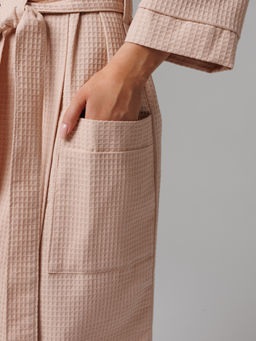 Женский укороченный вафельный халат с планкой бежевый В-11 (31)