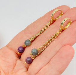 Серьги на цепочке из камня Корунд