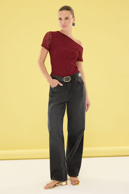 Trendyolmilla Bordo Dantel Fitted/Vucuda Oturan Astarl? Esnek Orme Bluz TWOSS25BZ00238