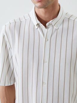 Regular Fit K?sa Kollu ?izgili Erkek G?mlek