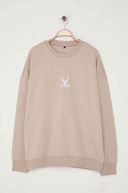 TRENDYOL MAN Tas Oversize/Genis Kesim Bisiklet Yaka Nak?s Detayl? Buyuk Beden Sweatshirt TMNAW25AO00014