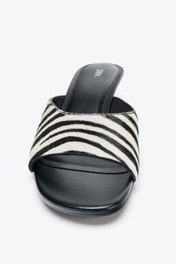 ANIMAL PRINT LEATHER KITTEN HEEL MULES - Zara фото 4