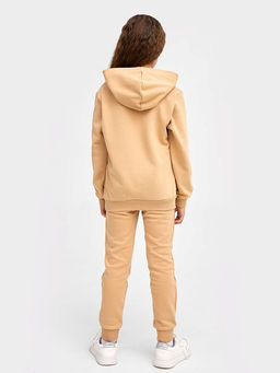 Комплект для девочек (худи, брюки) в бежевом цвете - Mark formelle фото 3