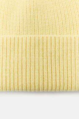 RIBBED KNIT BEANIE
