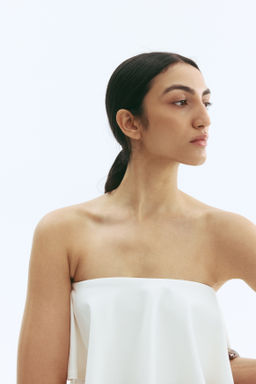 Top interlock con escote bandeau de volante - H&m фото 4
