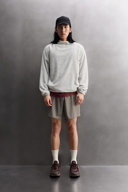 SUDADERA POLAR TEXTURA CAPUCHA / Blanco roto