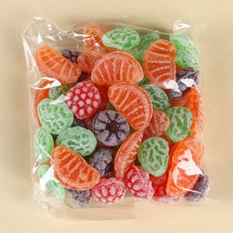 Набор Живи ярко: чай чёрный со вкусом клубники 50 г., леденцы со вкусом фруктов 100 г. - Simaland фото 2