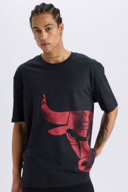 DeFactoFit NBA Chicago Bulls Oversize Genis Kal?p Bisiklet Yaka K?sa Kollu Tisort