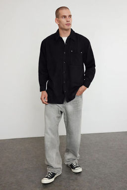 TRENDYOL MAN Siyah Oversize Fit Kase K?sl?k Dokulu Gomlek TMNAW25GO00005
