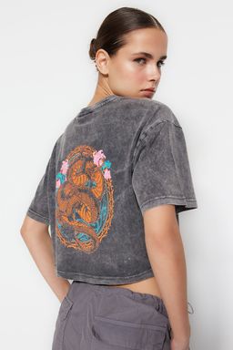 TRENDYOLMILLA Antrasit %100 Pamuk Soluk Efektli S?rt Bask?l? Relaxed Crop Orme T-Shirt TWOSS23TS00116  фото 11