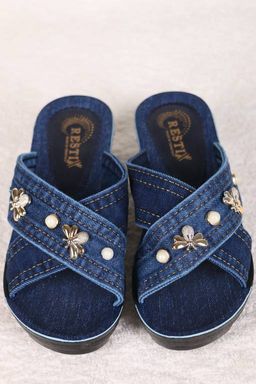 Сабо джинсовые с бусинами и металлическими украшениями