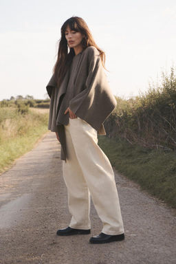 TROUSERS WITH FRONT STITCH DETAIL