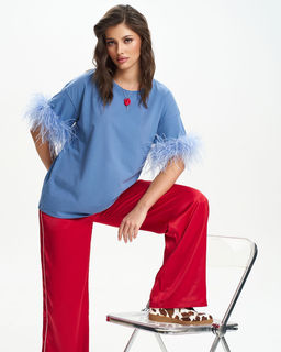 Футболка с перьями страуса