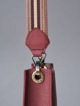 Сумка кожаная на плечо Azaro 30996 красная луна