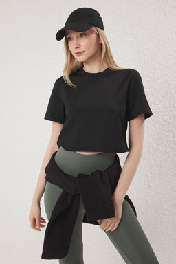 TRENDYOLMILLA Siyah Dalg?c/Scuba Kumas Kruvaze S?rt Detayl? Crop Spor Orme T-Shirt THMSS25TS00006  фото 2