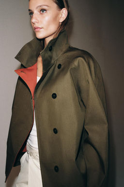 TRENCH CORTO CUELLO ALTO ZW COLLECTION / naranja-verde - Zara фото 2