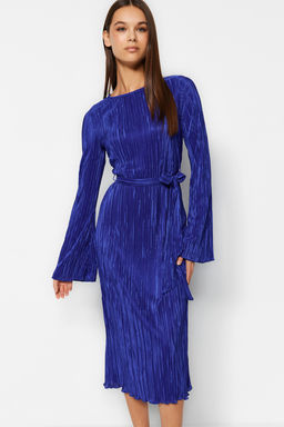 TRENDYOLMILLA Mor Premium Pilise Kumasl? Flare Kol Detayl? A-Line Midi Orme Elbise TWOAW24EL00125