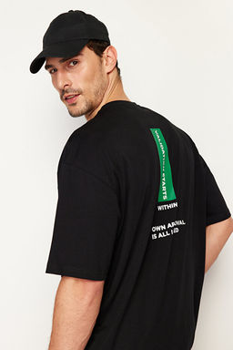 Siyah Oversize/Geni_ Kesim Yaz_ Bask_l_ %100 Pamuklu T-Shirt TMNSS24TS00014