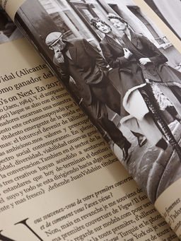 Цена за 20 шт. Пленка флористическая для цветов «Газета моды» 65 мкм, крафт, 50×57±1 см