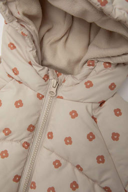 Пуховик с капюшоном и цветочным принтом для маленьких девочек - Defacto фото 2