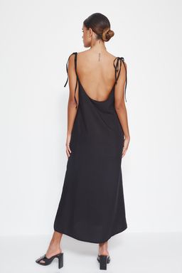 Siyah Duz Kesim Y?rtmacl? Ask?l? Midi Dokuma Elbise TWOSS23EL00413