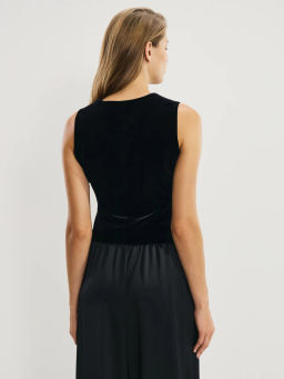 Приталенный жилет из бархата / Zarina