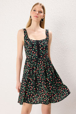 Siyah Cicekli Etegi Belden Ac?lan Agrafl? Mini Dokuma Elbise TWOSS25EL00419