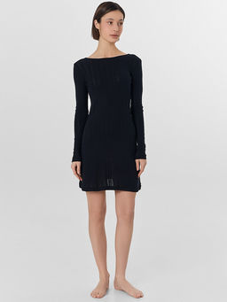 Сорочка ночная женская черная с открытой спиной