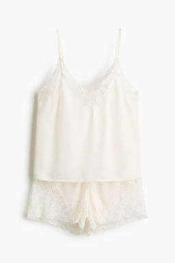 Pijama de sat?n con ribetes de encaje