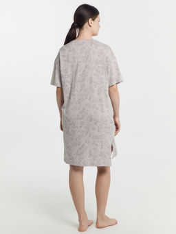 Сорочка ночная женская в сером цвете с веточками - Mark formelle фото 6