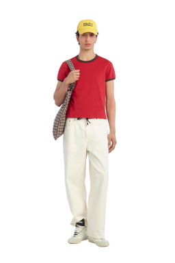 CAMISETA SLIM FIT RIB CONTRASTE / Rojo