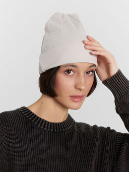 Шапка бини кремовая